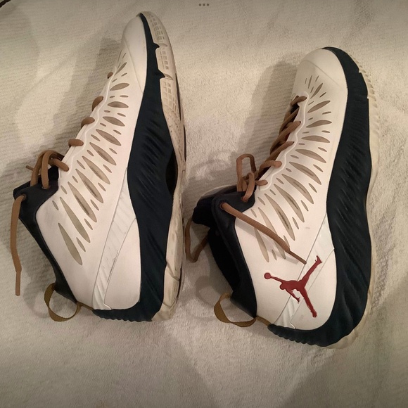 Nike Jordon “True Flight” Basketball Shoes, Size 9.5, White/Red/Navy - Picture 7 of 7